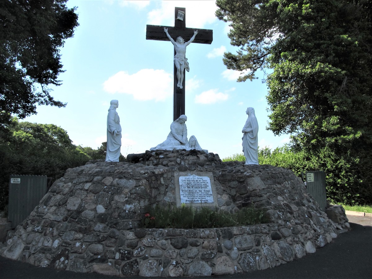 Title: The Rosminian Calvary at Ballyoonan. Copyright: Eric Jones. License: cc-by-sa/2.0. Source: https://www.geograph.ie/photo/5435004