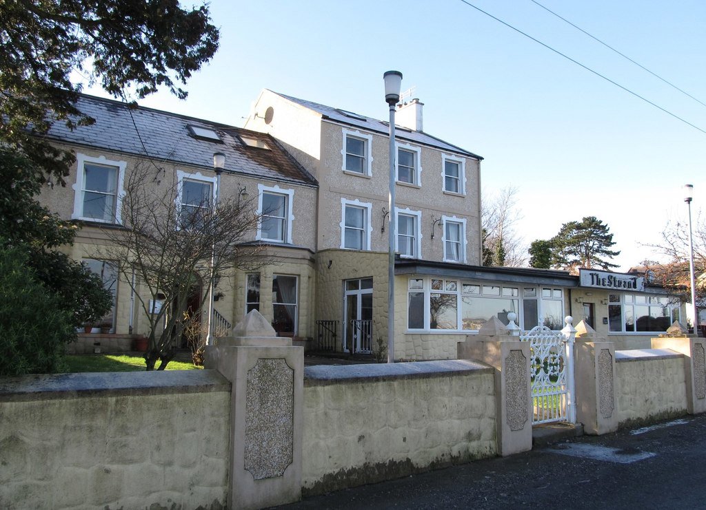 Copyright: Eric Jones. License: cc-by-sa/2.0. Source: https://www.geograph.ie/photo/4339465