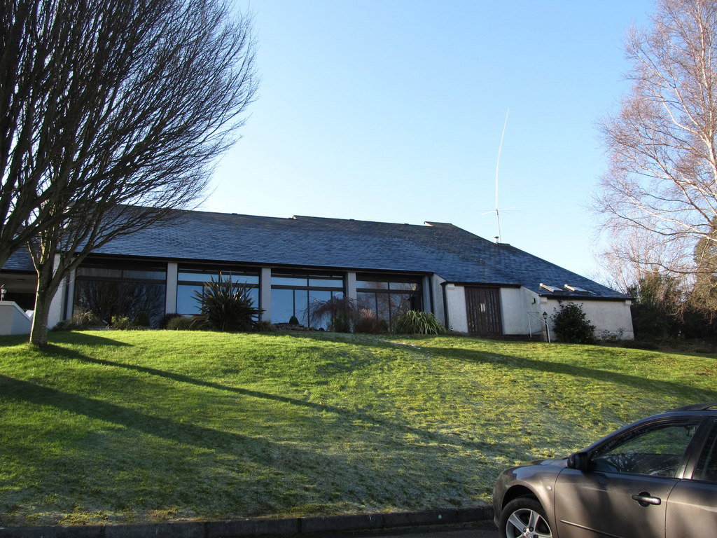 Copyright: Eric Jones. License: cc-by-sa/2.0. Source: https://www.geograph.ie/photo/4338129