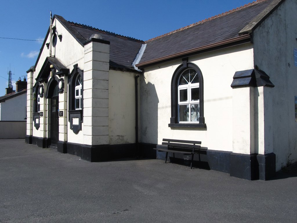 Copyright: Eric Jones. License: cc-by-sa/2.0. Source: https://www.geograph.ie/photo/5433632